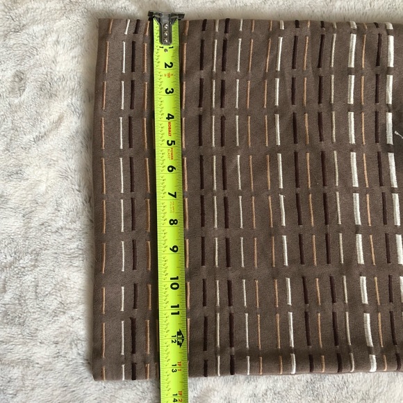 Set of 2 accent pillow covers. 18” x 13” pillow - Picture 2 of 8